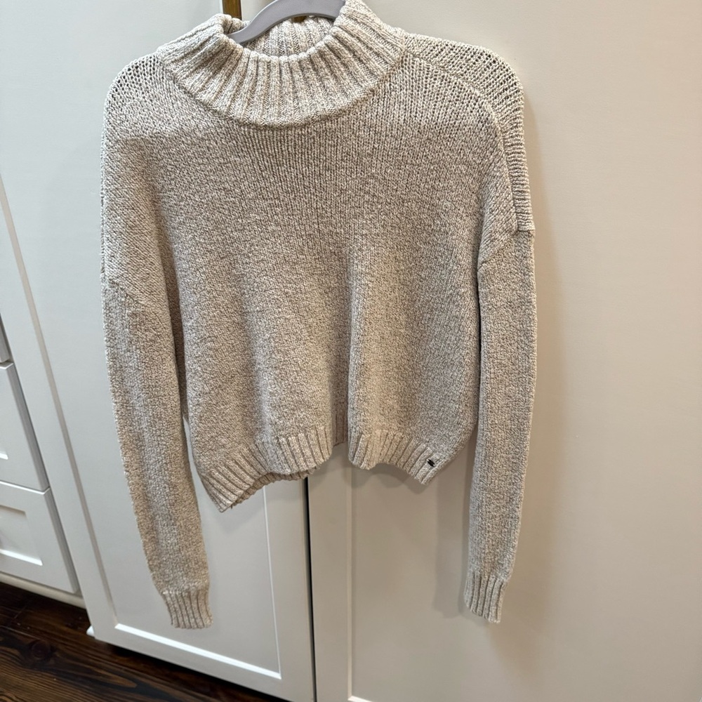 American Eagle Outfitters Light Gray Turtleneck Sweater